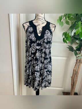 White House Black Market Sleeveless Paisley Tiered Dress Black & White Sz M